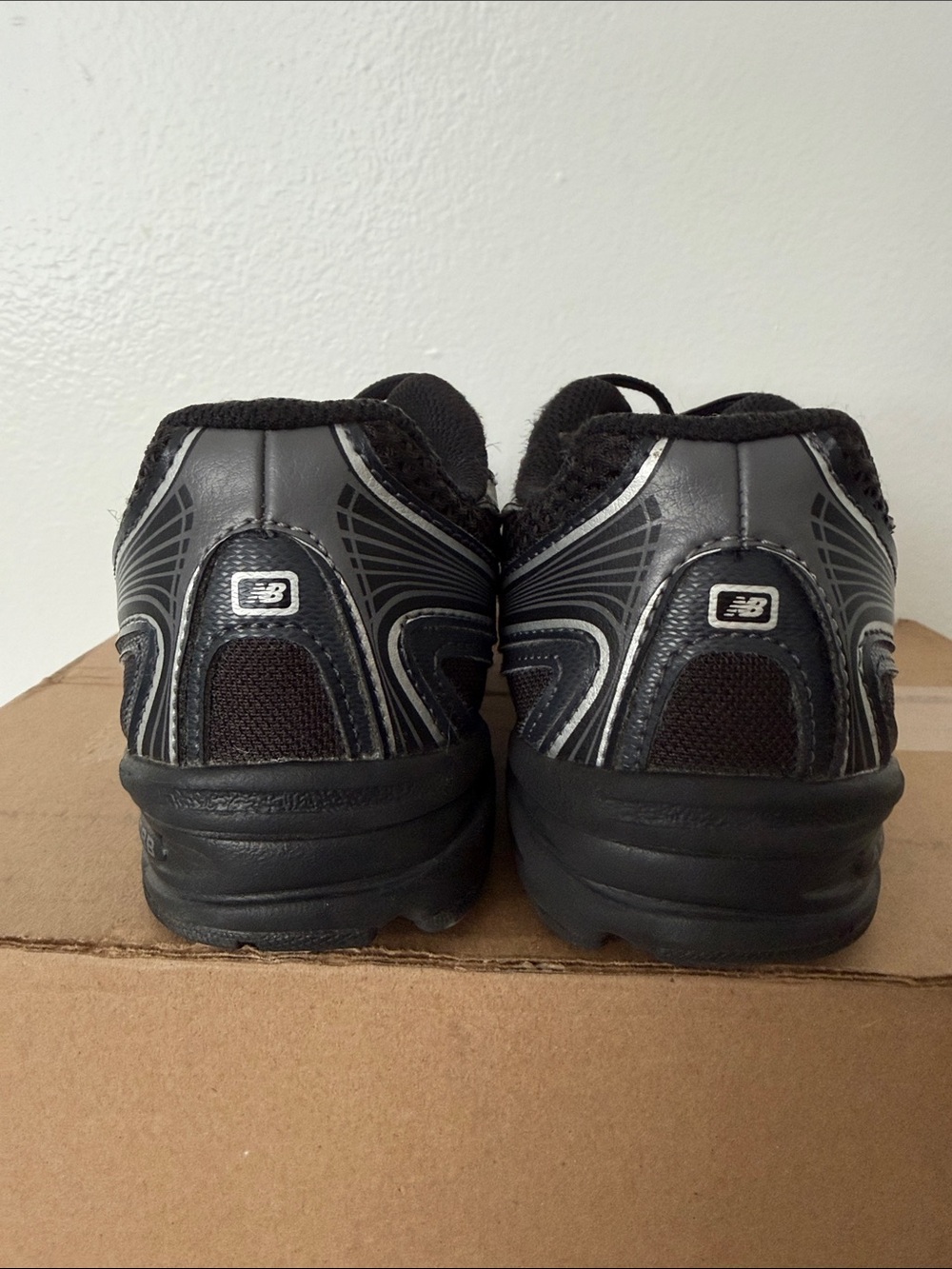 New Balance 740 - Picture 3 of 5